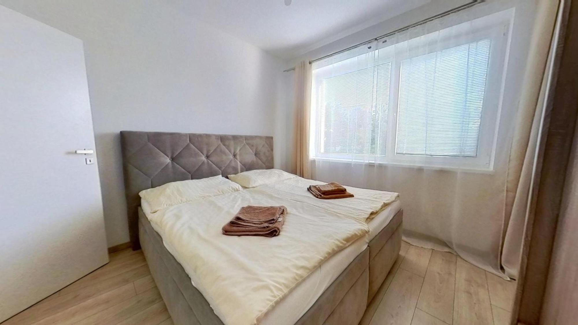 Air-Conditioned 2 Room Apartment, With Terrace, Rovinka, 302 Ngoại thất bức ảnh